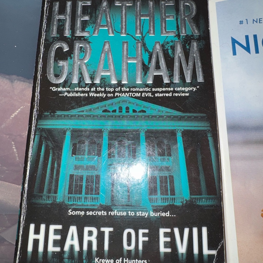 Assorted Fiction Books Collection - Picture 5 of 6